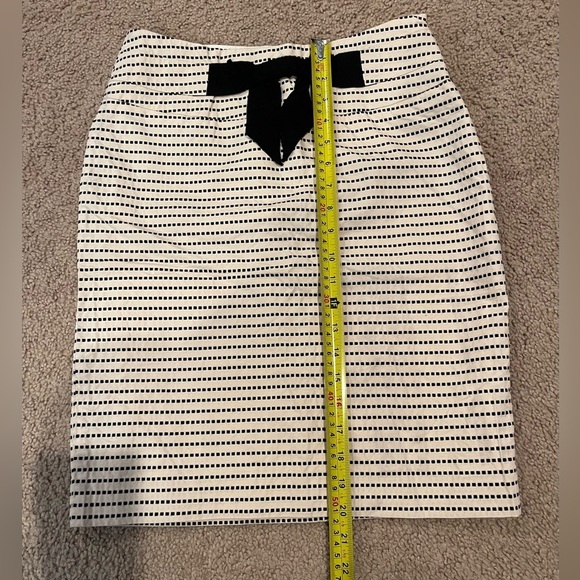 FOREVER 21 Cream/Black Lined Pencil Skirt - Picture 7 of 9